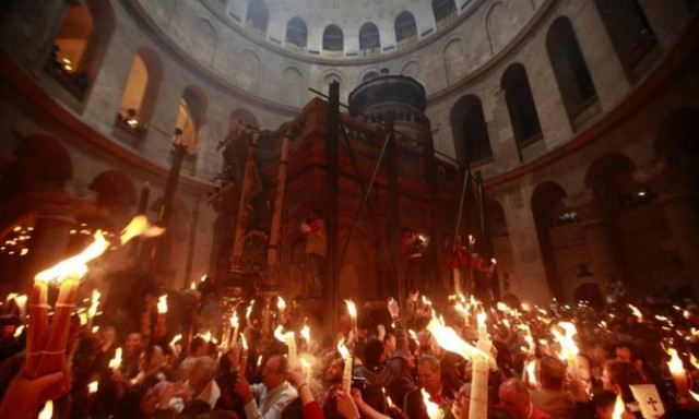 Κάθε χρόνο πριν από το Πάσχα κάποιοι αμφισβητούν το Άγιο Φως