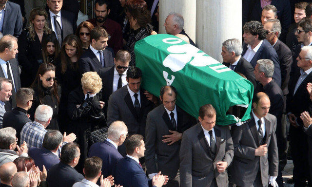 Το «ύστατο χαίρε» στον Θανάση Γιαννακόπουλο (video)