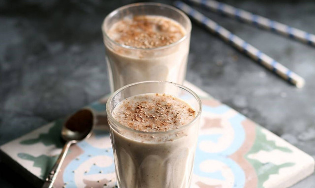 Δροσερό smoothie με μπισκότο, ταχίνι, μπανάνα!