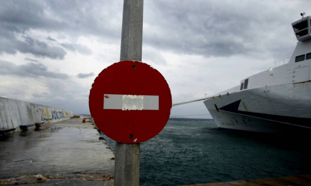 Problems in ferry services due to strong winds