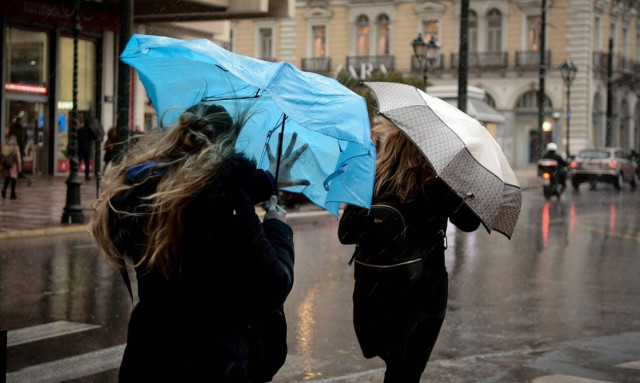 Καιρός - Έκτακτο δελτίο ΕΜΥ: Σαρώνει τη χώρα η κακοκαιρία με κρύο, καταιγίδες και πολλά μποφόρ