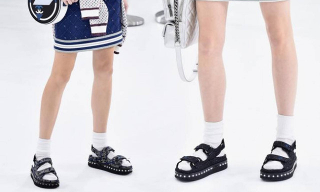 Ugly Sandals: Τα παπούτσια της άνοιξης που φοράνε οι πιο στιλάτες γυναίκες στην Ευρώπη