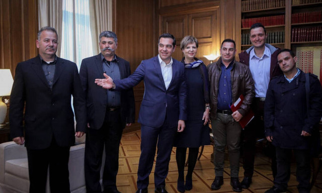 Τσίπρας: Προσλήψεις 56 μόνιμων πυροσβεστών και 876 πενταετούς θητείας