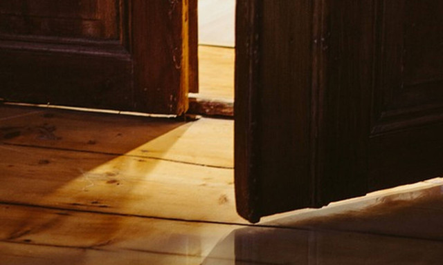 Έπαθαν ΣΟΚ με αυτό που βρήκαν στο πάτωμα του σπιτιού τους - κι όχι άδικα! (pics)