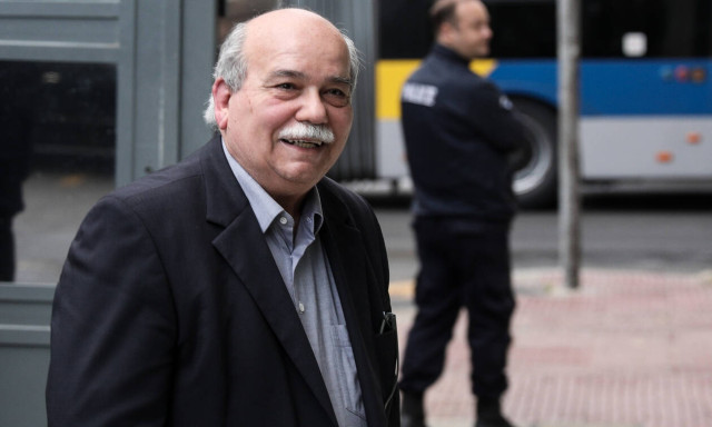 Citizens want steady steps in economy and society, Voutsis says