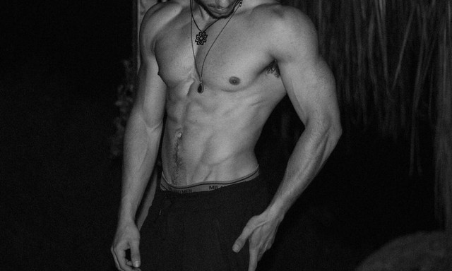 Θες γυμνασμένο σώμα αλλά αισθάνεσαι κουρασμένος; Έτσι θα «χτίσεις» μυικό σύστημα ενώ κοιμάσαι