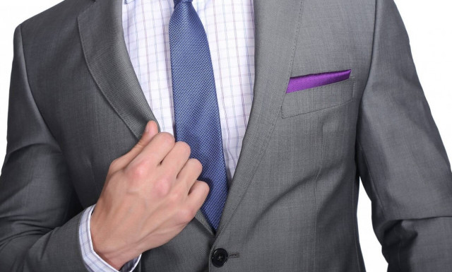 Δεν σου κάνει το κοστούμι που αγόρασες πέρυσι; Αυτή είναι η λύση για να να σου ταιριάξει... γάντι!