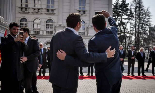 Αυτή είναι η selfie που έβγαλαν Τσίπρας - Ζάεφ: Πήγαν όλα λάθος (Pic)