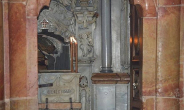 Ιερουσαλήμ: Ακουμπήσαμε το κεφάλι μας στο μάρμαρο και ακούσαμε τα καρφιά της Σταύρωσης