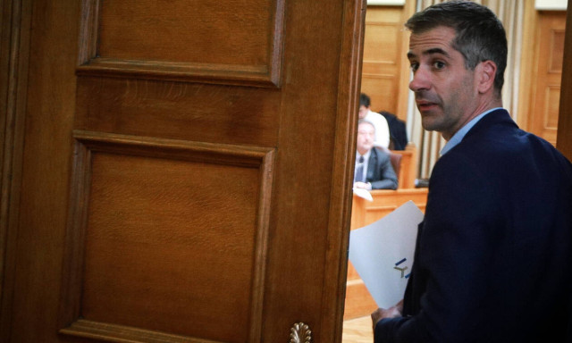 Εκλογές 2019: Την «έπεσαν» στον Μπακογιάννη επειδή σήκωσε κινητό (vid)