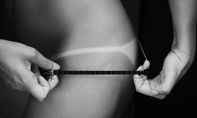 ΣΟΚ και δέος: Παραιτήθηκε η καλλίπυγος γραμματέας του Μπόλαρη!