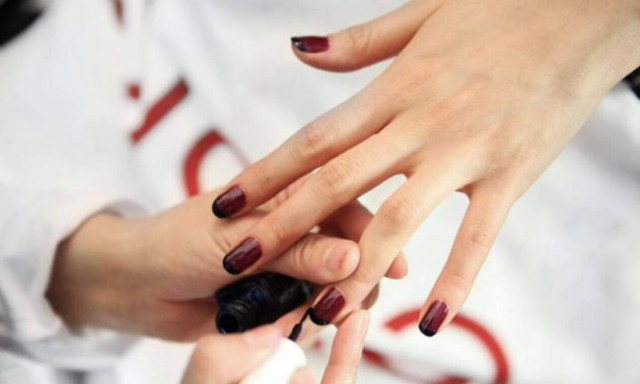 Gradient Nails: Το μανικιούρ που μπορείς να κάνεις μόνη σου και αποτελεί την πιο hot τάση