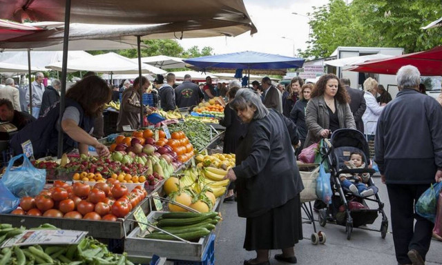 Στα χέρια της ΕΛ.ΑΣ. η «μαφία των λαϊκών αγορών»: Εκβιασμοί, απειλές και λεία 3 εκατ. ευρώ 