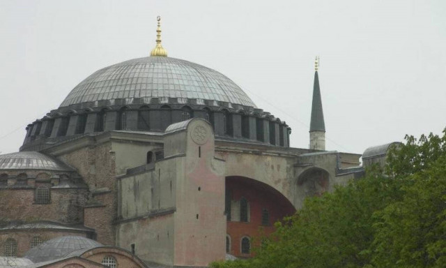 Η δακρύζουσα κολώνα και τα θαύματα της Αγιά Σοφιάς (pics)