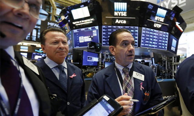 Μικτά πρόσημα στη Wall Street - Καλπάζει η τιμή του πετρελαίου