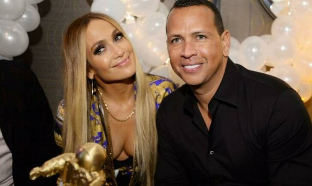 Ο A-Rod ανέβασε τον σέξι χορό της Jennifer Lopez και το πραγματικό της κορμί δεν κρύβεται πλέον