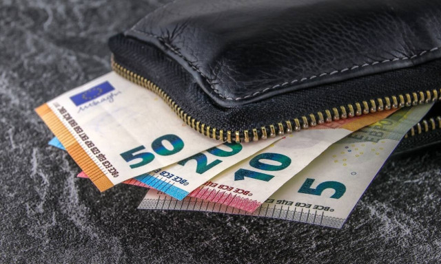 Συντάξεις χηρείας: Αυξήσεις με αναδρομική ισχύ από το 2016