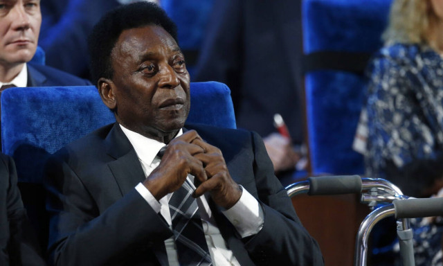 Σοκάρει η εικόνα του Πελέ - Μπαίνει ξανά στο νοσοκομείο (pics)