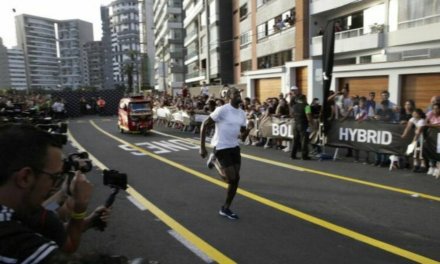 Η πιο... άνιση κόντρα: Γιουσέιν Μπολτ Vs τρίκυκλου (video)