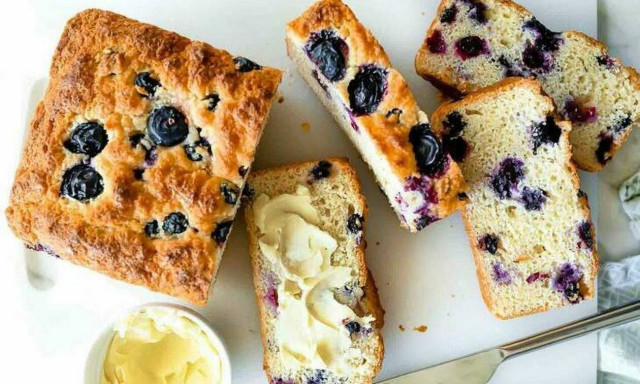 Κεκάκι με γιαούρτι και blueberries