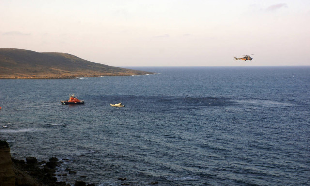 Αγωνιώδεις έρευνες στο Αιγαίο για τον άνδρα που έπεσε από το πλοίο μεταξύ Τήνου και Άνδρου