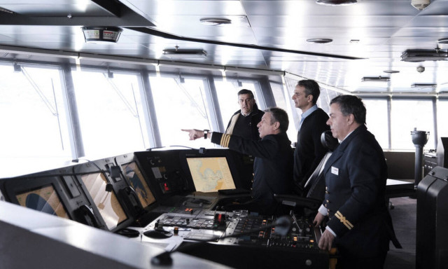 Mitsotakis visits Paros, pledges to lower taxes