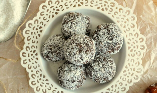 Πεντανόστιμα τρουφάκια χαλβά με καρύδα!