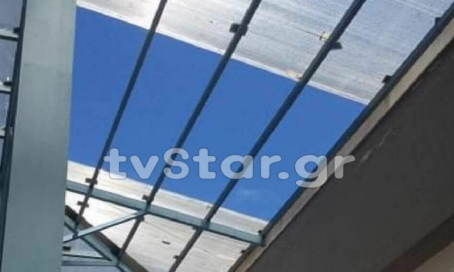 Τρόμος για φοιτητές στη Λαμία: Κατέρρευσε η γυάλινη ορoφή του Πανεπιστημίου - Σοκαριστικές εικόνες