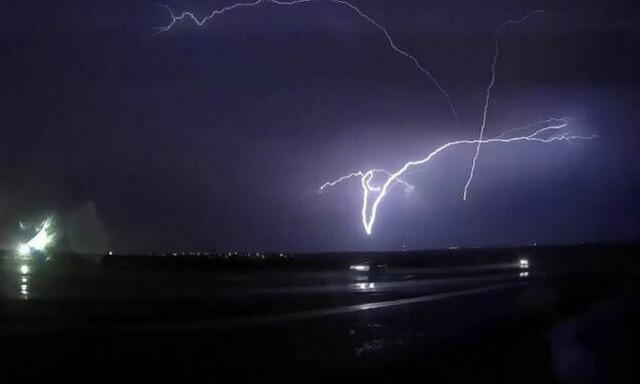 ΗΠΑ: Η άγρια ομορφιά των κεραυνών μέσα από ένα συγκλονιστικό βίντεο!