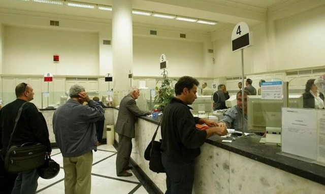 Μπαράζ πληρωμών επιδομάτων: Ποιοι θα δουν λεφτά στους λογαριασμούς τους πριν το Πάσχα