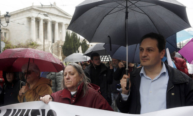 Συλλαλητήριο εκπαιδευτικών στο κέντρο της Αθήνας - Ποιοι δρόμοι έκλεισαν (pics)