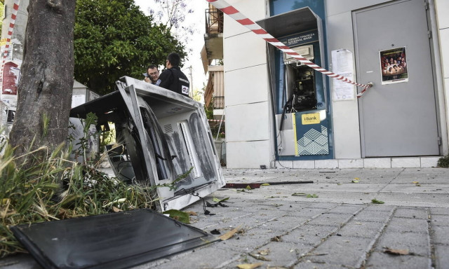 Αττική: Ισχυρή έκρηξη σε ΑΤΜ στην Ανθούσα - Ύποπτη φωτιά σε όχημα στο Πικέρμι