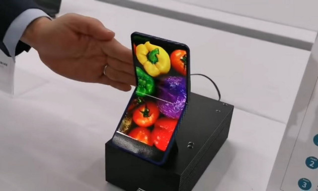 Η Sharp παρουσιάζει τη δική της πρόταση για κινητό με αναδιπλούμενη οθόνη (vid)