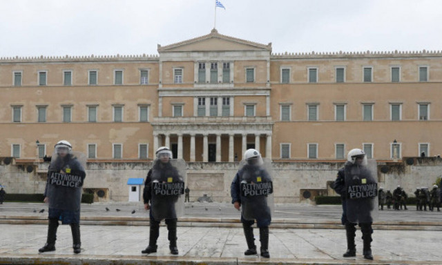 Τηλεφώνημα για βόμβα στη Βουλή: Δείτε LIVE εικόνα από το Κοινοβούλιο