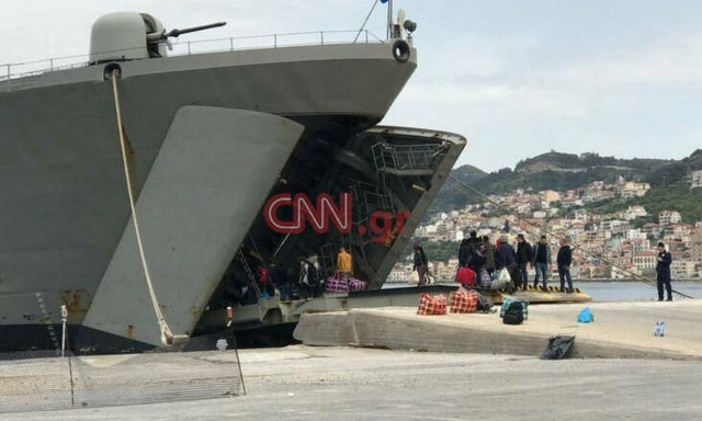 Μεγάλη επιχείρηση αποσυμφόρησης του κέντρου ταυτοποίησης αλλοδαπών στη Σάμο 