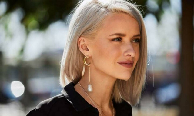 Το αξεσουάρ που λατρεύει η μαμά σου γίνεται το απόλυτο trend