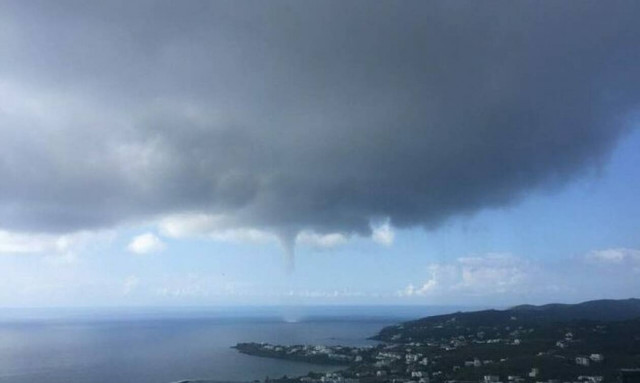 Τεράστιος υδροστρόβιλος πέρασε σε απόσταση αναπνοής από τη Σύρο - Συγκλονιστικές εικόνες 