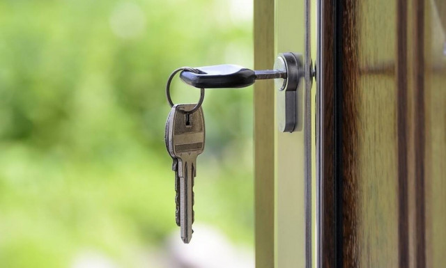 Airbnb: Παίρνουν τον έλεγχο οι Δήμοι στις βραχυχρόνιες μισθώσεις  