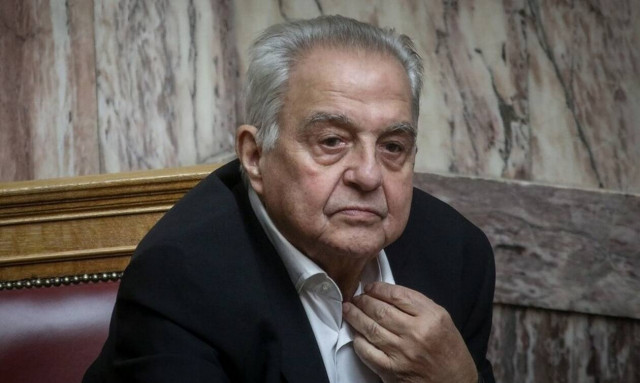 Αλέκος Φλαμπουράρης: Ο λαός πρέπει να μάθει γιατί η χώρα έπεσε στα βράχια