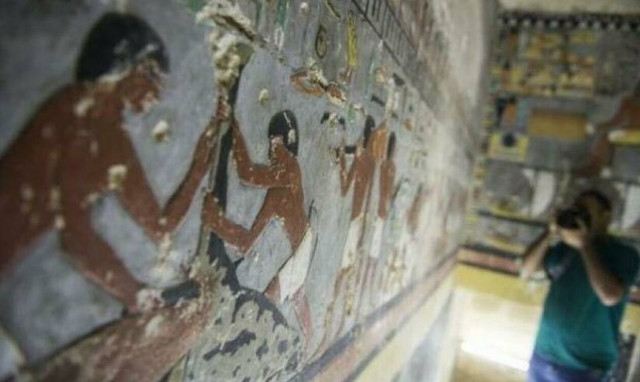 Ανακαλύφθηκε ταφικός θάλαμος 4.000 ετών στο Κάιρο