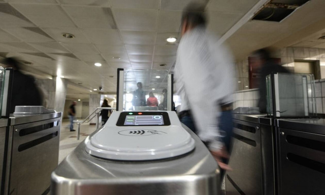 Σας ενδιαφέρει: Έκλεισαν όλες οι πύλες του σταθμού Μετρό και Ηλεκτρικού