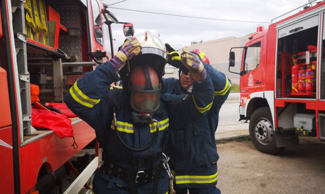 Φωτιά σε κτήριο στη Λιοσίων