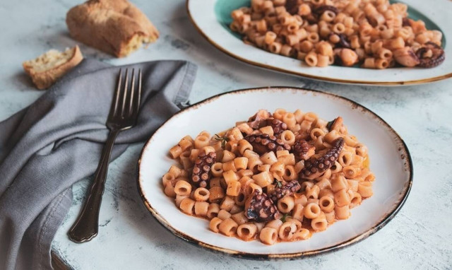 Σαρακοστή: Χταπόδι με κοφτό μακαρονάκι