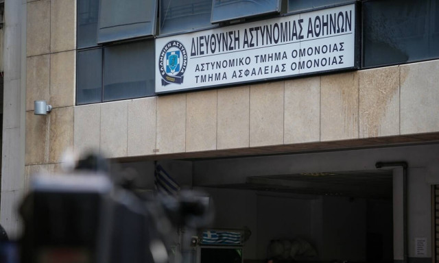 Αιματηρή συμπλοκή στην Ομόνοια: Τέσσερις τραυματίες από μαχαίρι