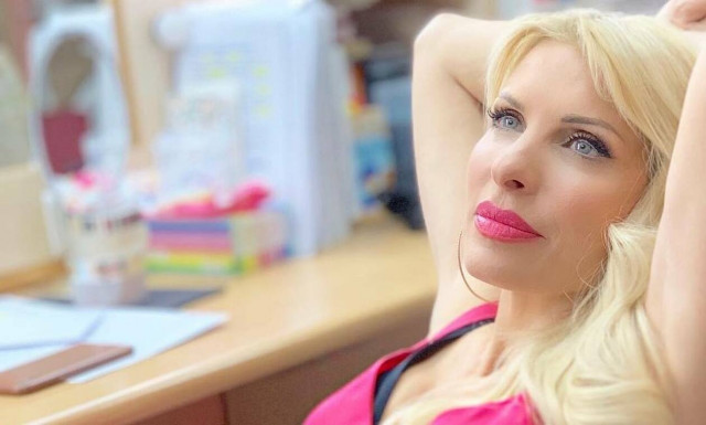 Ελένη Μενεγάκη: Ετοιμάζεται για τις Πασχαλινές της διακοπές! Αυτό το στιλ μας προτείνει!