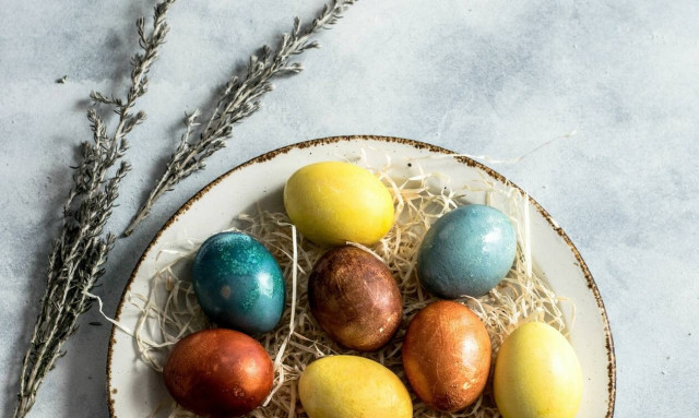 Διακόσμησε τα πασχαλινά σου αυγά με την τεχνική του μεταξωτού υφάσματος