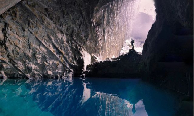 Τρόμος στο «Σπήλαιο των Χαμένων Ψυχών»: Έπαθε ΣΟΚ όταν είδε τι ήταν μέσα