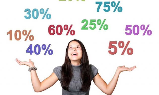 Ενδιάμεσες εκπτώσεις: Πότε ξεκινούν - Ποιες Κυριακές θα είναι ανοιχτά τα καταστήματα