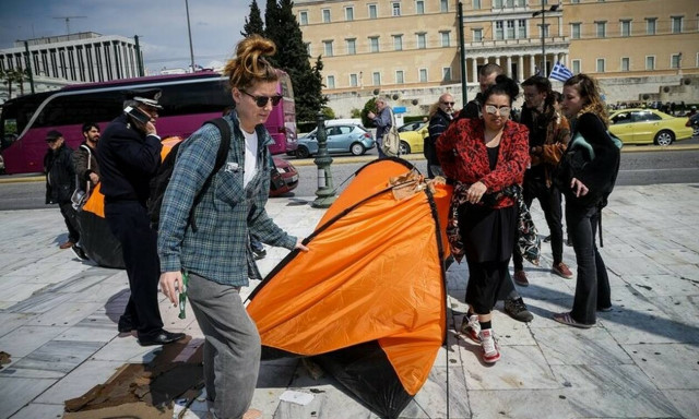 Αποχώρησαν οι μετανάστες από το Σύνταγμα 