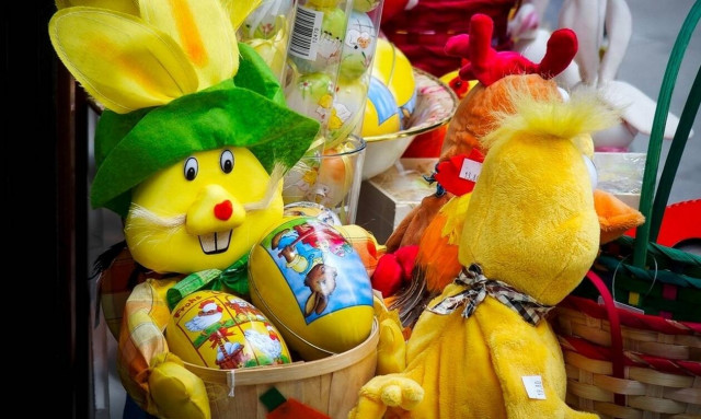 Πασχαλινό ωράριο 2019: Ανοιχτά την Κυριακή τα καταστήματα - Πώς θα λειτουργήσουν τη Μεγάλη Εβδομάδα